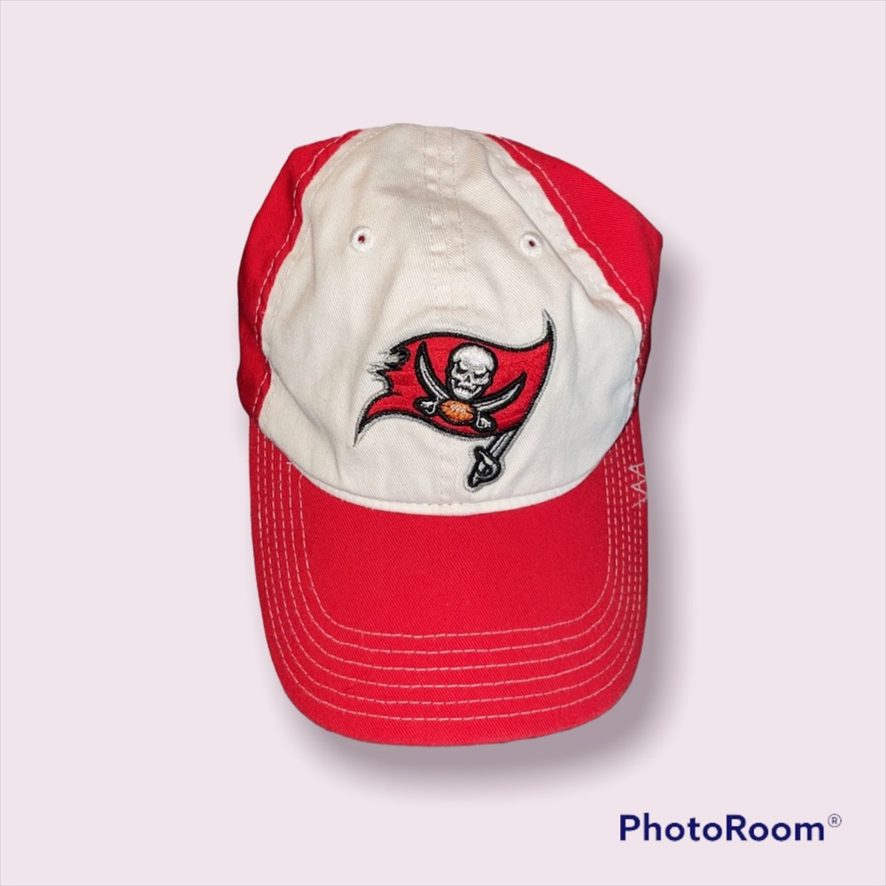 Red/white Buccaneers 🏴‍☠️ cap.